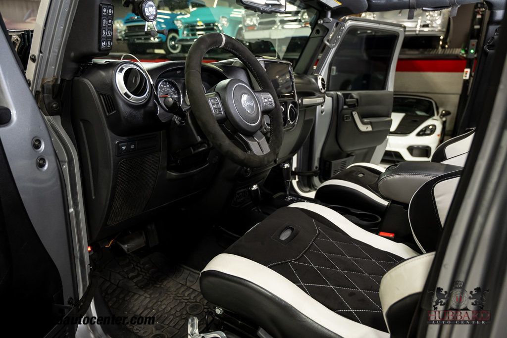 2015 Jeep Wrangler Unlimited 4WD 4dr Rubicon - 22975542 - 17