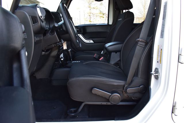 2015 Jeep Wrangler Unlimited 4WD 4dr Rubicon - 22986088 - 13