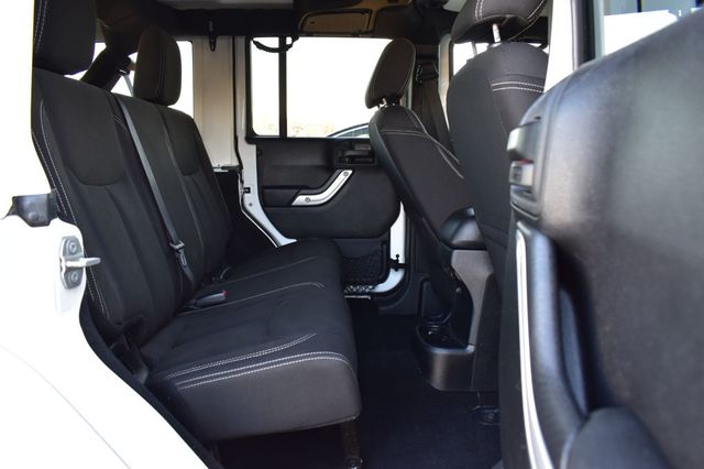 2015 Jeep Wrangler Unlimited 4WD 4dr Rubicon - 22986088 - 19