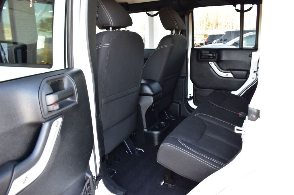 2015 Jeep Wrangler Unlimited 4WD 4dr Rubicon - 22986088 - 24