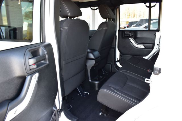 2015 Jeep Wrangler Unlimited 4WD 4dr Rubicon - 22986088 - 24