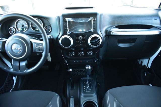 2015 Jeep Wrangler Unlimited 4WD 4dr Rubicon - 22986088 - 28