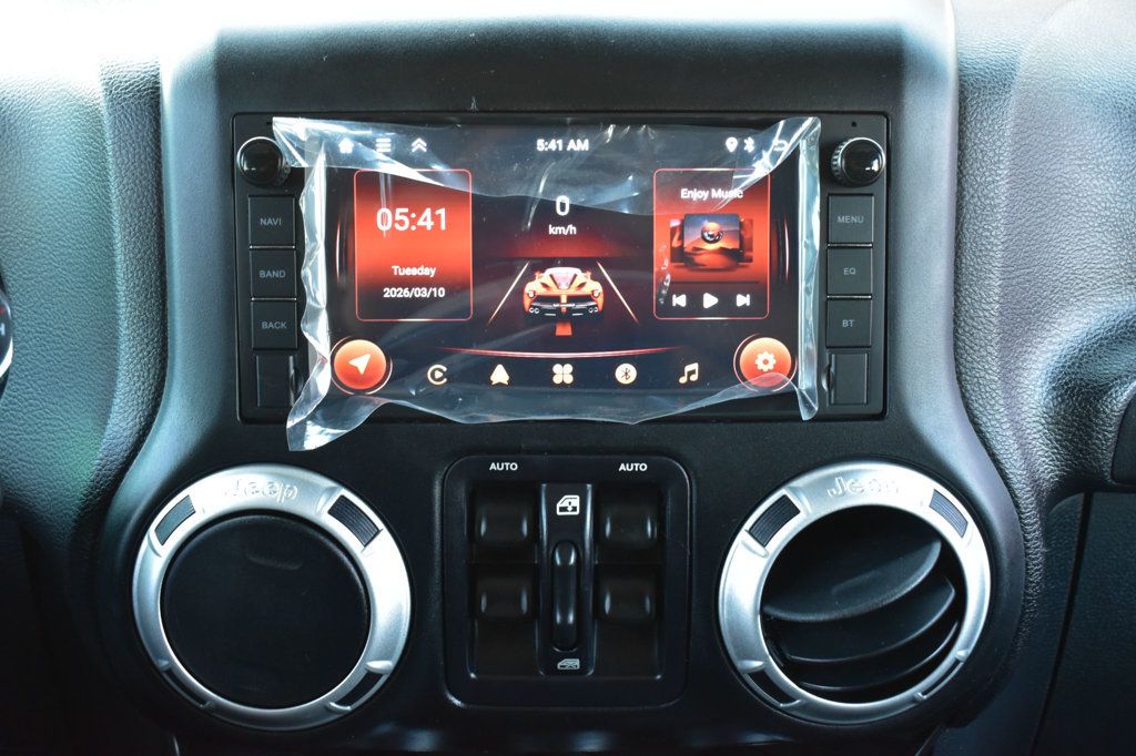 2015 Jeep Wrangler Unlimited 4WD 4dr Rubicon - 22986088 - 32