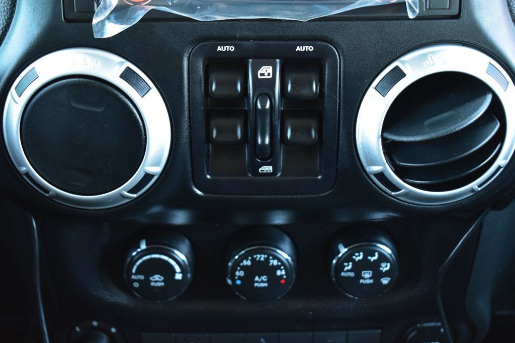 2015 Jeep Wrangler Unlimited 4WD 4dr Rubicon - 22986088 - 33