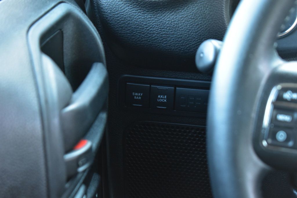 2015 Jeep Wrangler Unlimited 4WD 4dr Rubicon - 22986088 - 34