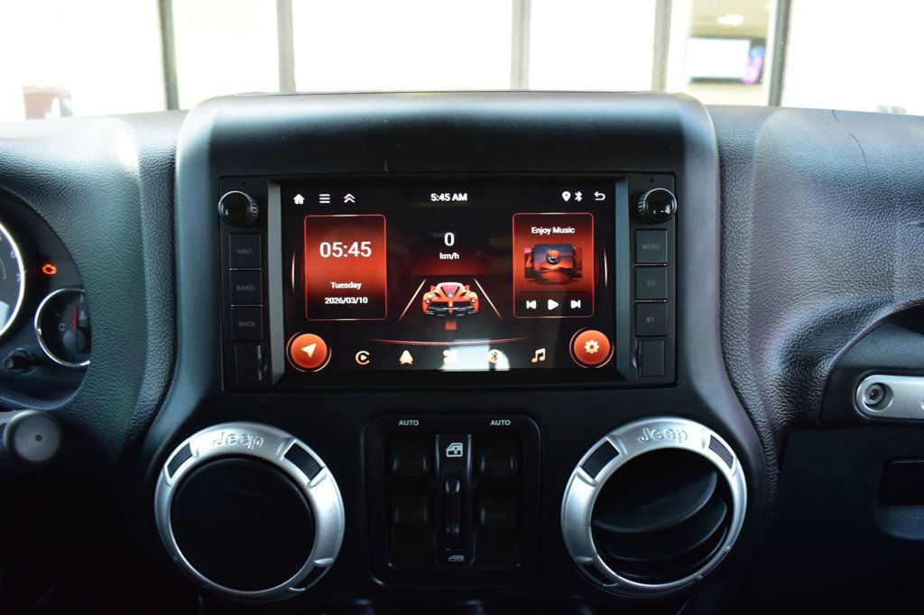 2015 Jeep Wrangler Unlimited 4WD 4dr Rubicon - 22986088 - 37