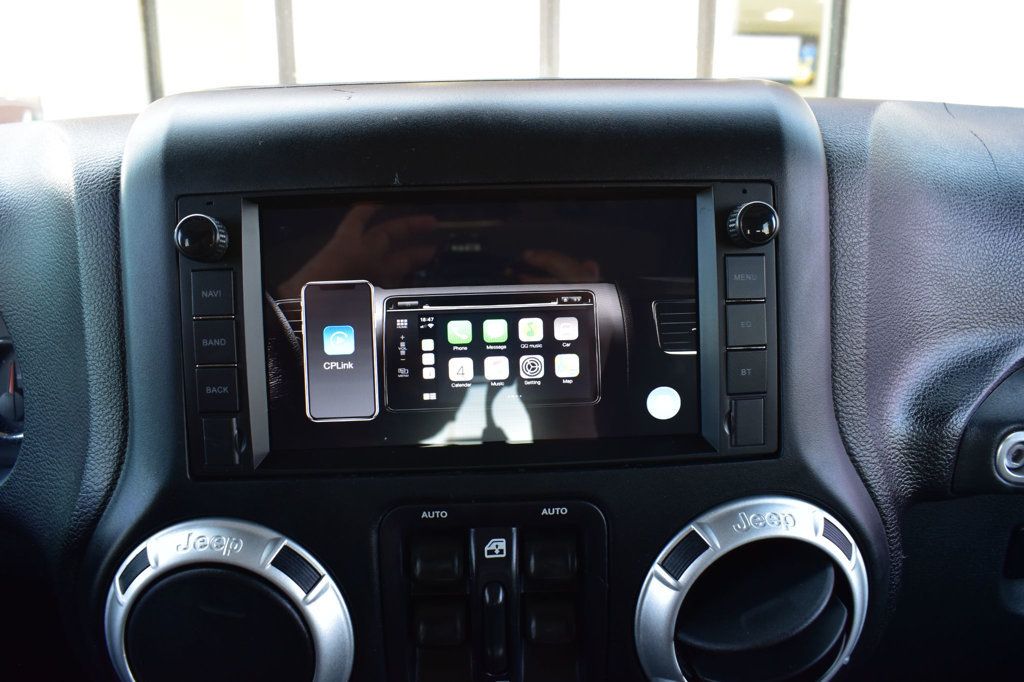 2015 Jeep Wrangler Unlimited 4WD 4dr Rubicon - 22986088 - 39