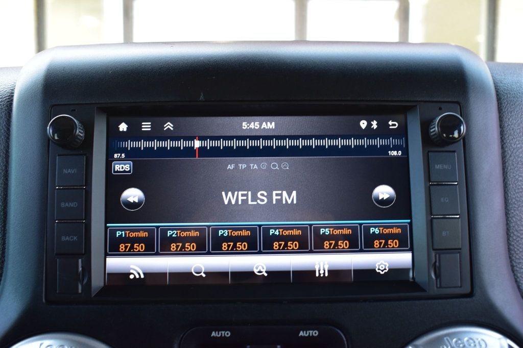 2015 Jeep Wrangler Unlimited 4WD 4dr Rubicon - 22986088 - 41