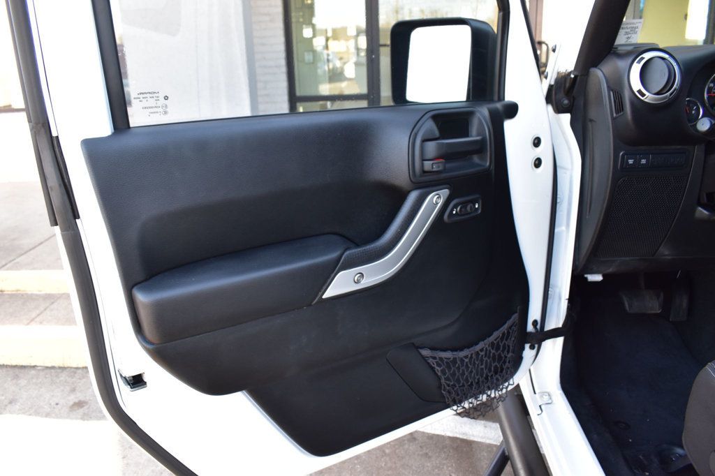 2015 Jeep Wrangler Unlimited 4WD 4dr Rubicon - 22986088 - 50