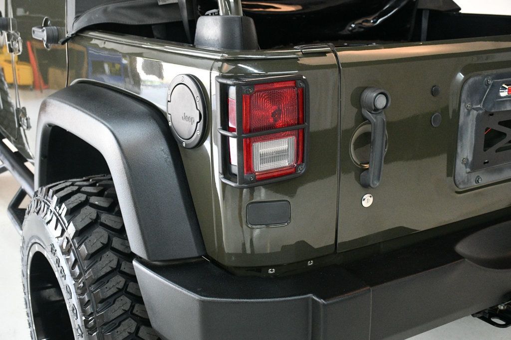 2015 Jeep Wrangler Unlimited Rubicon photo 12