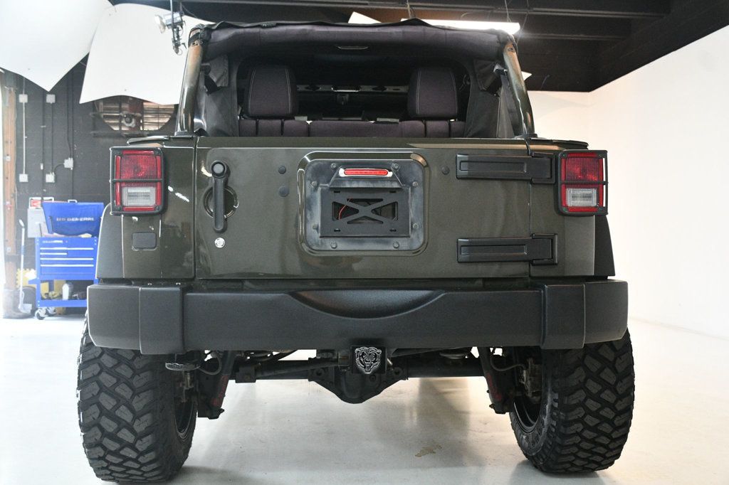2015 Jeep Wrangler Unlimited Rubicon photo 13