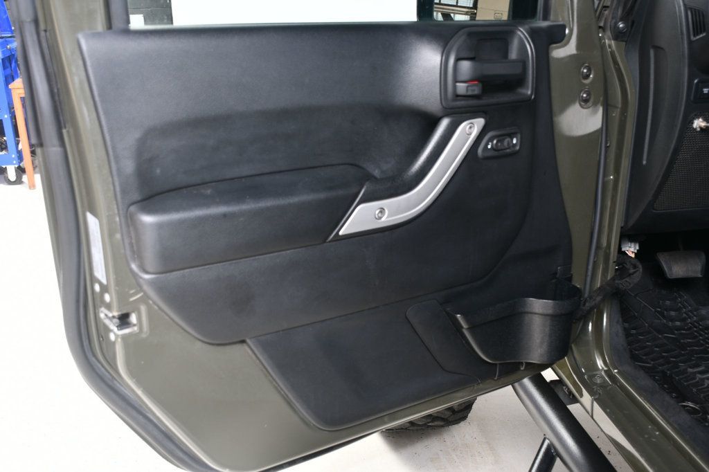 2015 Jeep Wrangler Unlimited Rubicon photo 20