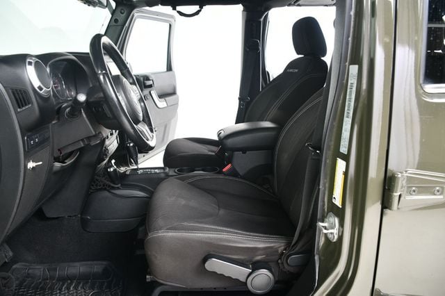 2015 Jeep Wrangler Unlimited 4WD 4dr Rubicon - 22918998 - 28