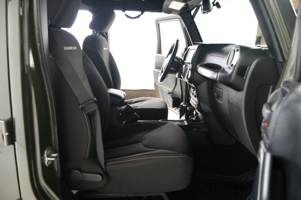 2015 Jeep Wrangler Unlimited Rubicon photo 25