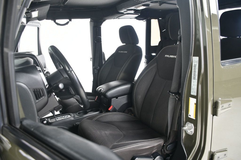 2015 Jeep Wrangler Unlimited Rubicon photo 26
