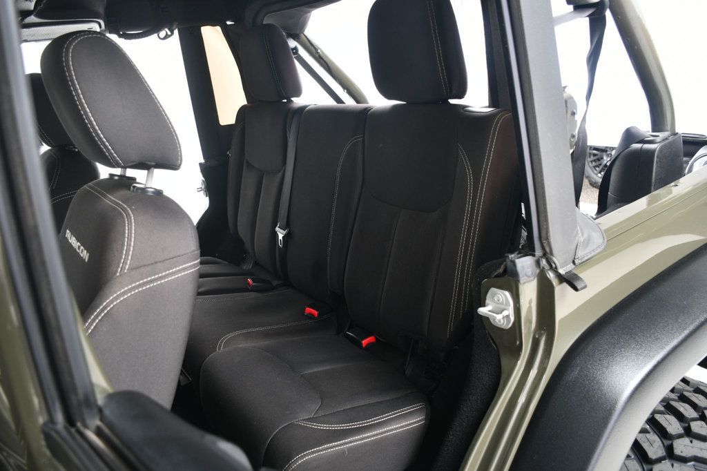2015 Jeep Wrangler Unlimited Rubicon photo 30