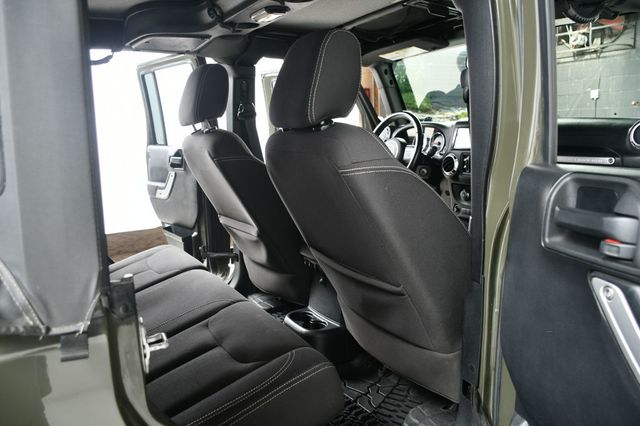 2015 Jeep Wrangler Unlimited 4WD 4dr Rubicon - 22918998 - 36