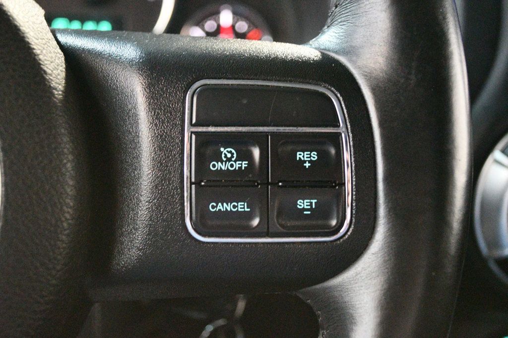2015 Jeep Wrangler Unlimited Rubicon photo 35