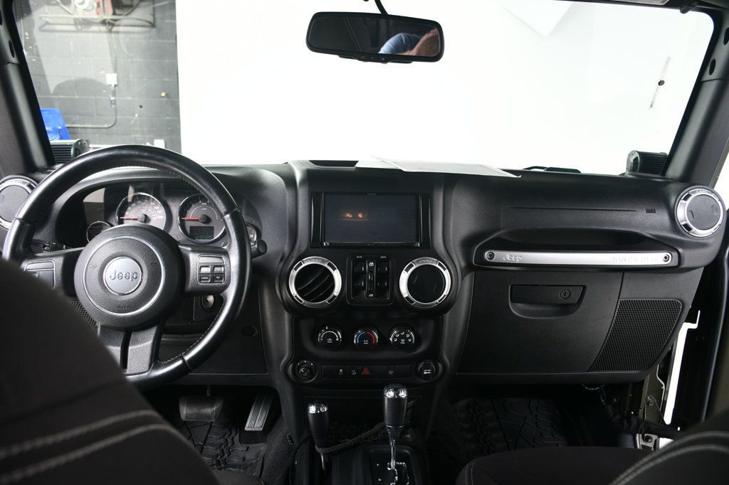 2015 Jeep Wrangler Unlimited Rubicon photo 5