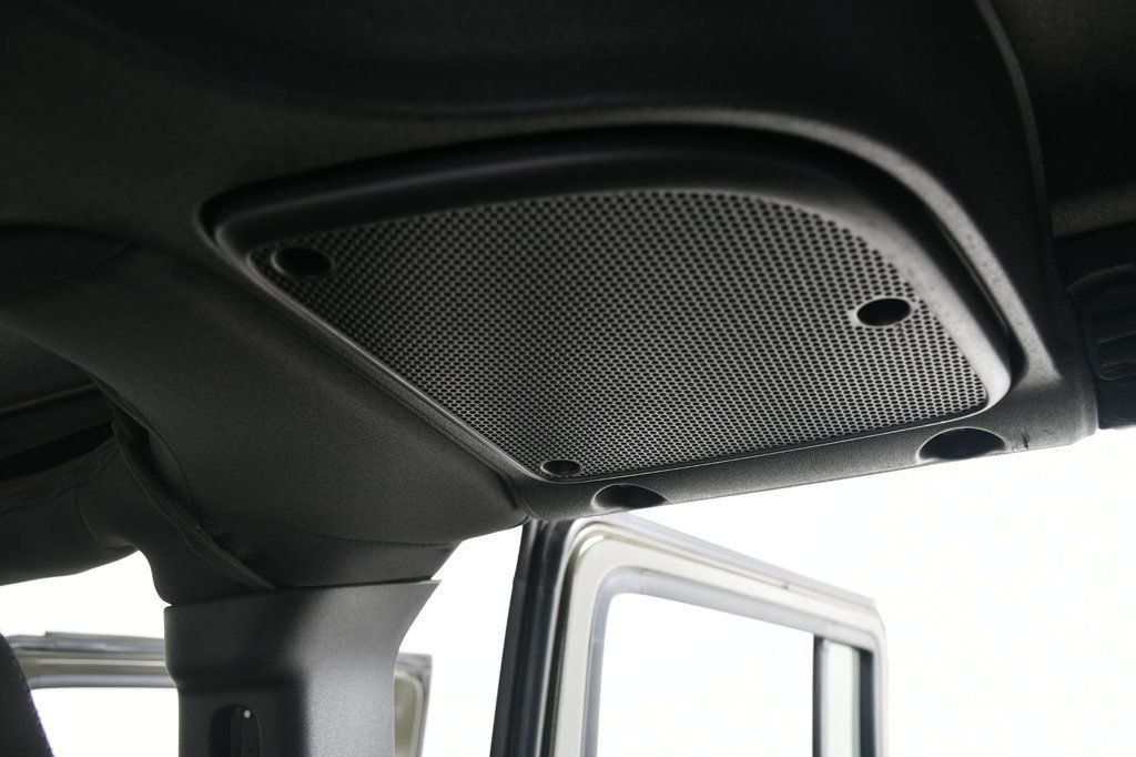 2015 Jeep Wrangler Unlimited Rubicon photo 48