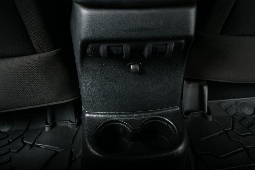 2015 Jeep Wrangler Unlimited Rubicon photo 52