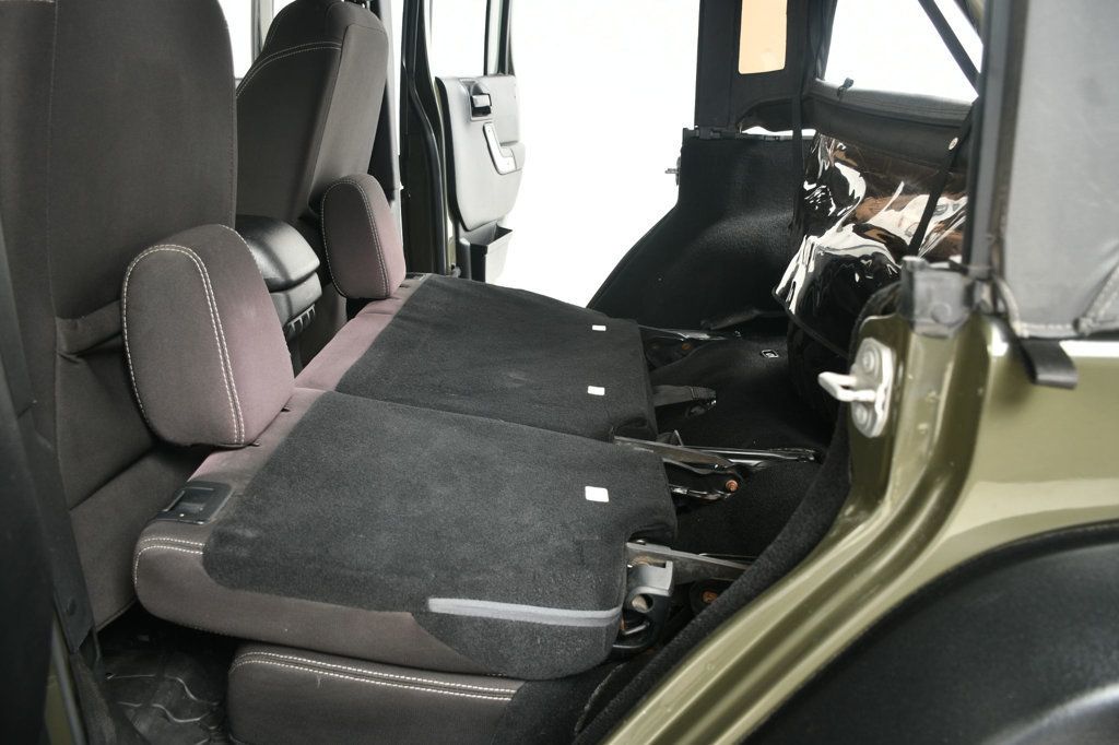 2015 Jeep Wrangler Unlimited Rubicon photo 53