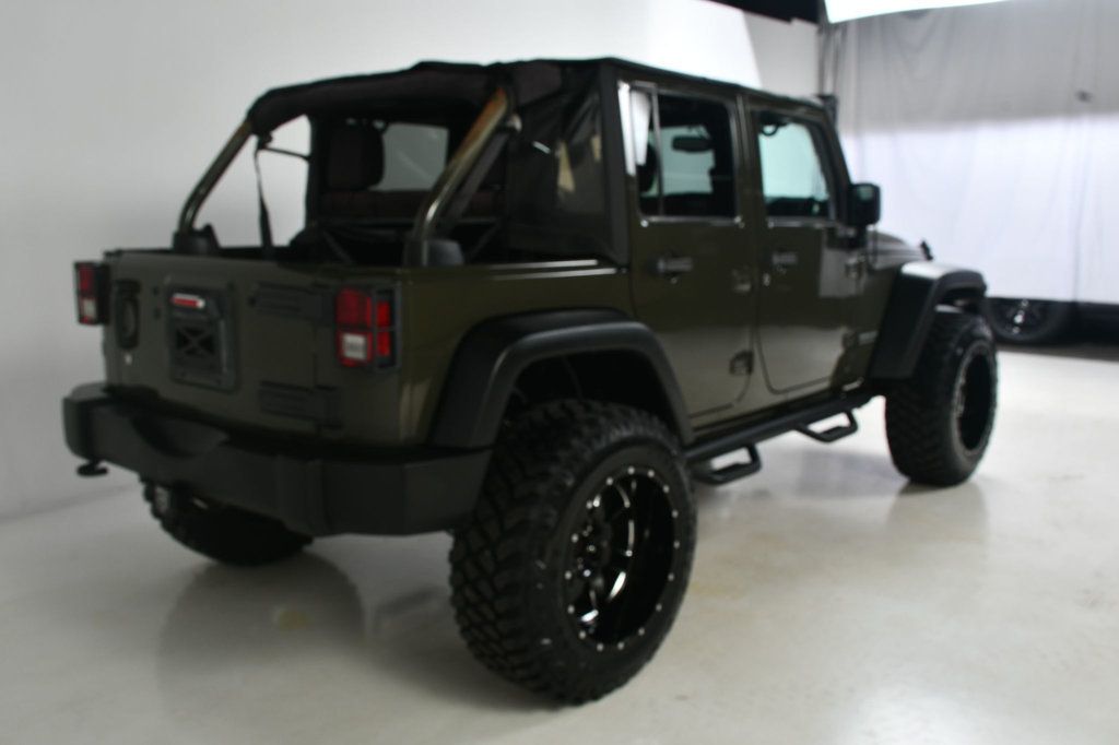 2015 Jeep Wrangler Unlimited Rubicon photo 6
