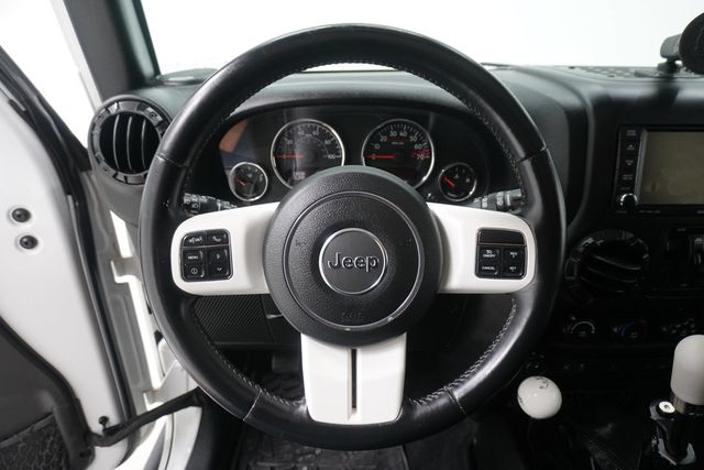 2015 Jeep Wrangler Unlimited 4WD 4dr Rubicon Hard Rock - 22939500 - 16