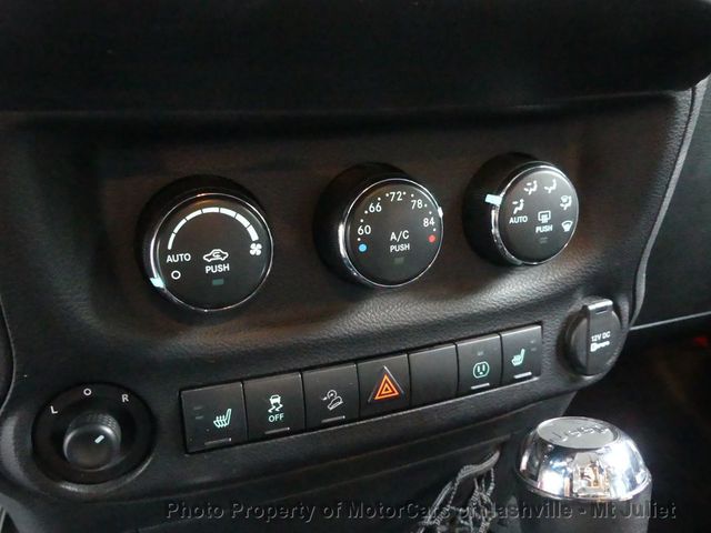 2015 Jeep Wrangler Unlimited 4WD 4dr Rubicon Hard Rock - 23022672 - 35