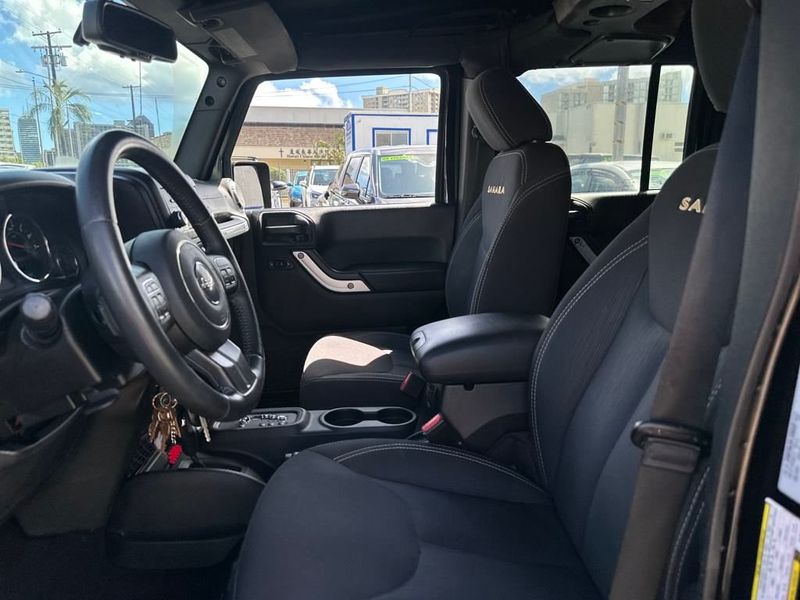 2015 Jeep Wrangler Unlimited 4WD 4dr Sahara - 22929169 - 12