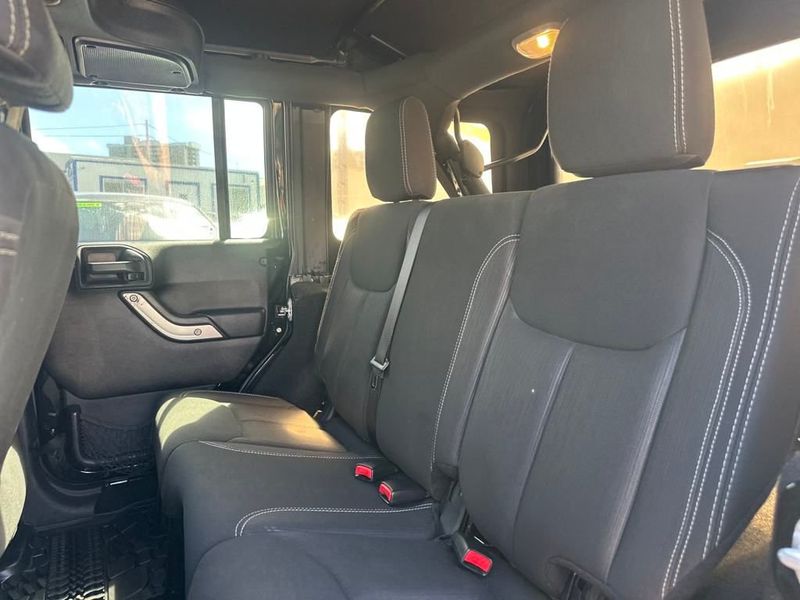 2015 Jeep Wrangler Unlimited 4WD 4dr Sahara - 22929169 - 14