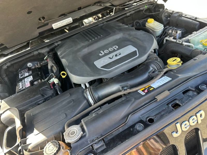 2015 Jeep Wrangler Unlimited 4WD 4dr Sahara - 22929169 - 20
