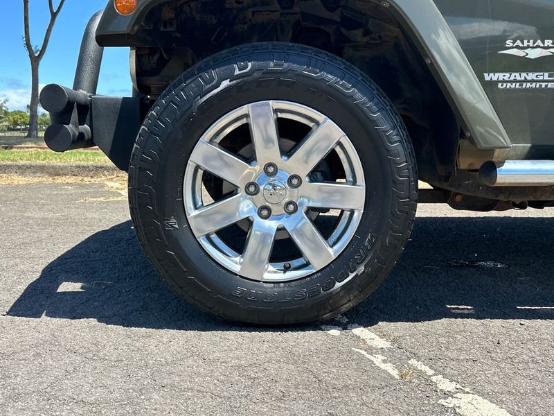 2015 Jeep Wrangler Unlimited 4WD 4dr Sahara - 23023356 - 11