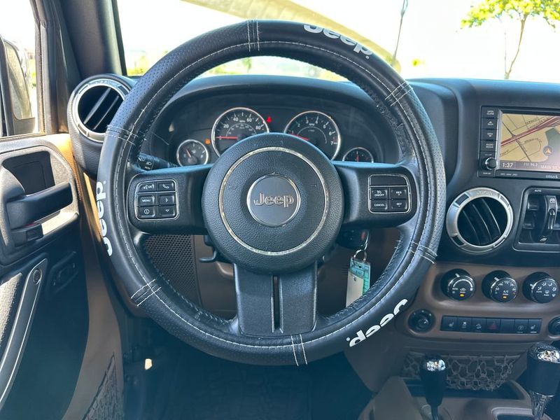 2015 Jeep Wrangler Unlimited 4WD 4dr Sahara - 23023356 - 14
