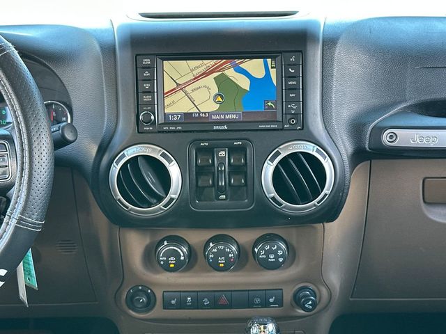 2015 Jeep Wrangler Unlimited 4WD 4dr Sahara - 23023356 - 15