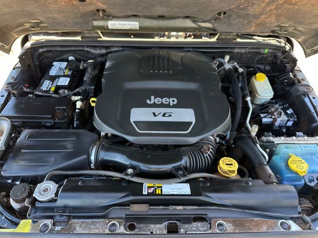 2015 Jeep Wrangler Unlimited 4WD 4dr Sahara - 23023356 - 20
