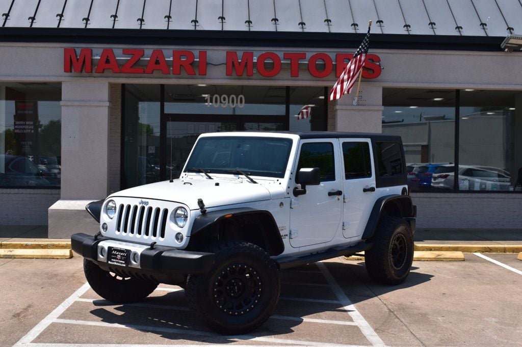 2015 Jeep Wrangler Unlimited Sahara photo 2