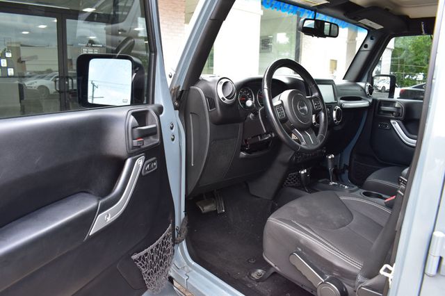 2015 Jeep Wrangler Unlimited 4WD 4dr Sahara - 23037905 - 13