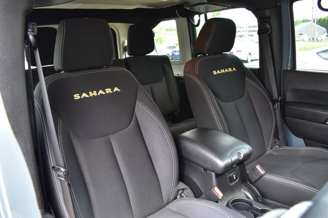 2015 Jeep Wrangler Unlimited 4WD 4dr Sahara - 23037905 - 15