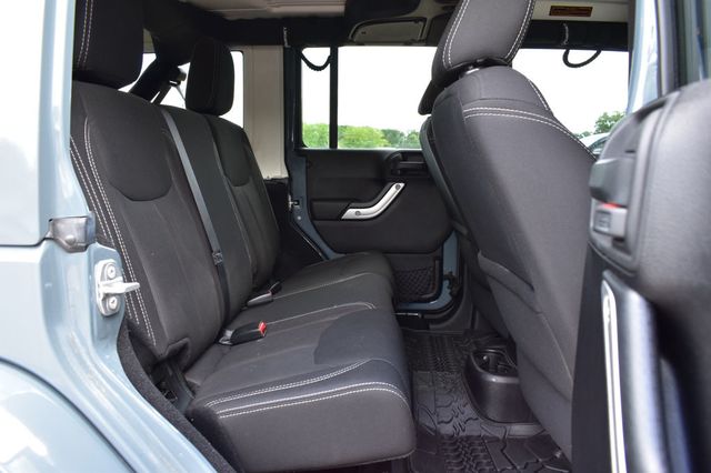 2015 Jeep Wrangler Unlimited 4WD 4dr Sahara - 23037905 - 17