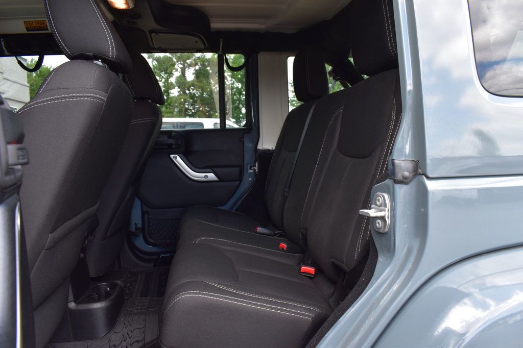 2015 Jeep Wrangler Unlimited 4WD 4dr Sahara - 23037905 - 20