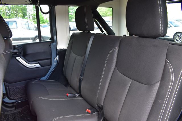 2015 Jeep Wrangler Unlimited 4WD 4dr Sahara - 23037905 - 21