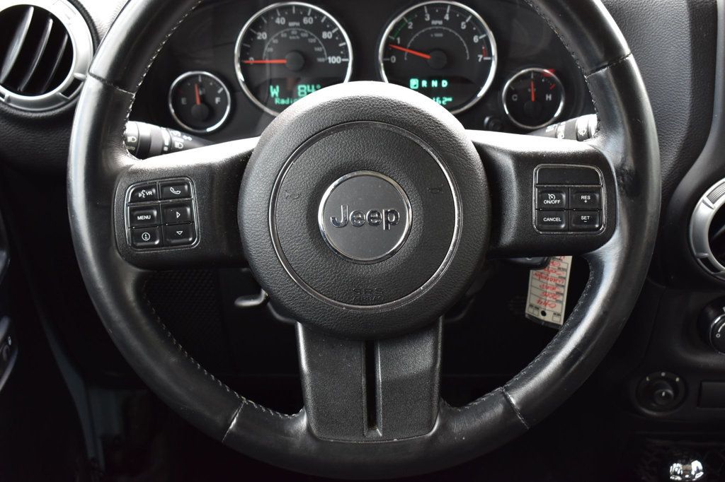 2015 Jeep Wrangler Unlimited 4WD 4dr Sahara - 23037905 - 24