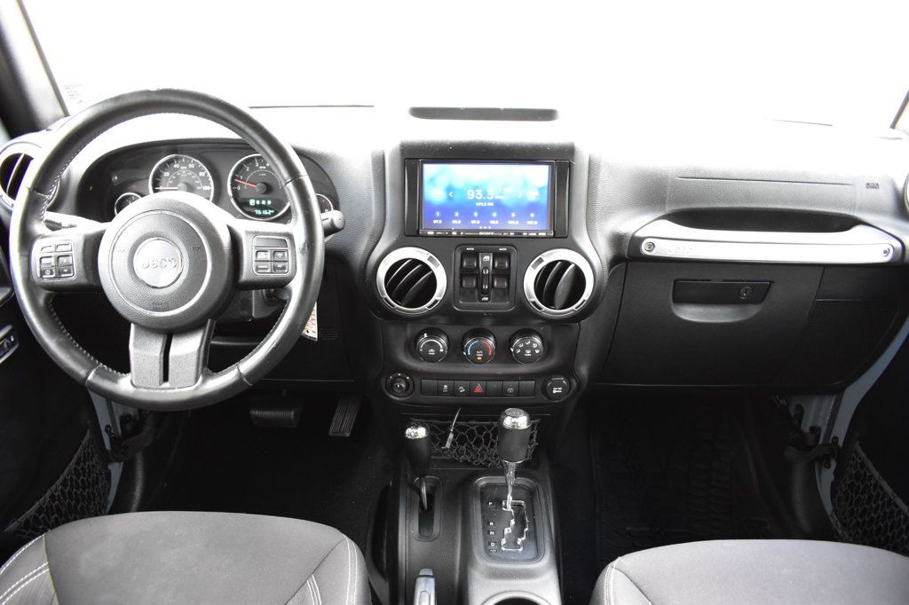 2015 Jeep Wrangler Unlimited 4WD 4dr Sahara - 23037905 - 25