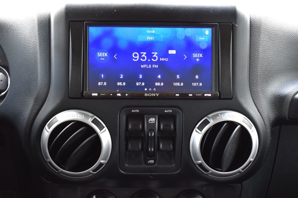 2015 Jeep Wrangler Unlimited 4WD 4dr Sahara - 23037905 - 29