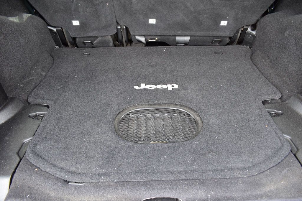 2015 Jeep Wrangler Unlimited 4WD 4dr Sahara - 23037905 - 34