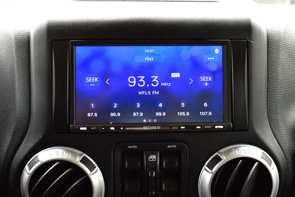 2015 Jeep Wrangler Unlimited 4WD 4dr Sahara - 23037905 - 35
