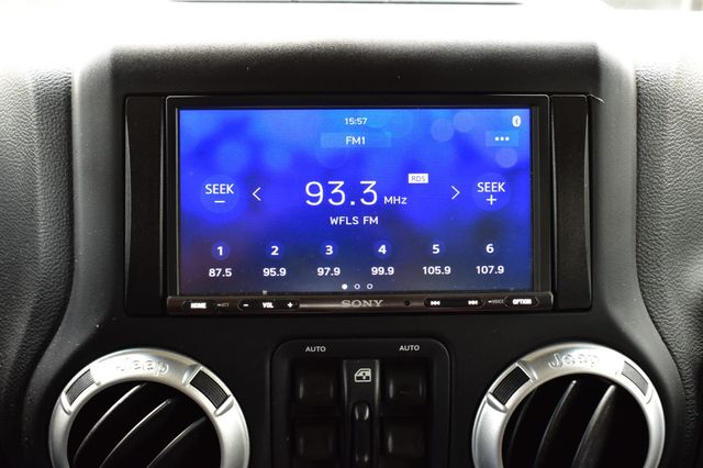 2015 Jeep Wrangler Unlimited 4WD 4dr Sahara - 23037905 - 35
