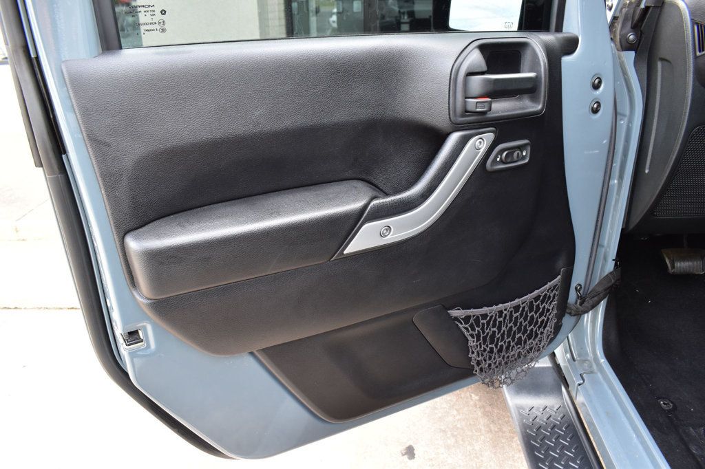 2015 Jeep Wrangler Unlimited 4WD 4dr Sahara - 23037905 - 42