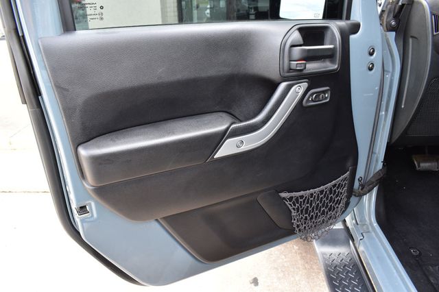 2015 Jeep Wrangler Unlimited 4WD 4dr Sahara - 23037905 - 42